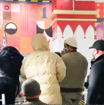 Katy Perry 和 Orlando Bloom 逛儿童玩具店 FAO Schwarz - 2022年1月28日
