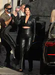 到达 “Jimmy Kimmel Live!” - 2022年2月24日
