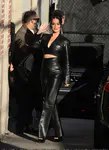 到达 “Jimmy Kimmel Live!” - 2022年2月24日