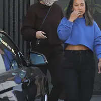 水果姐穿运动套装戴棒球帽低调离开办公室 - 2022年5月10日