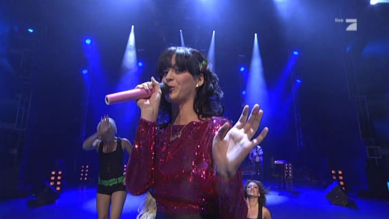 I Kissed a Girl (Schlag Den Raab 现场版)