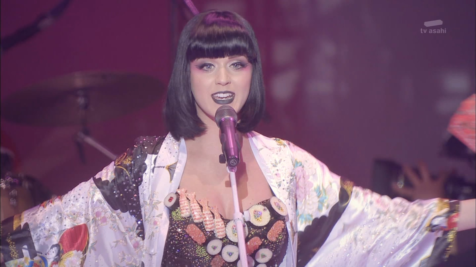 Hot & Cold (MTV Video Music Awards Japan 现场版)