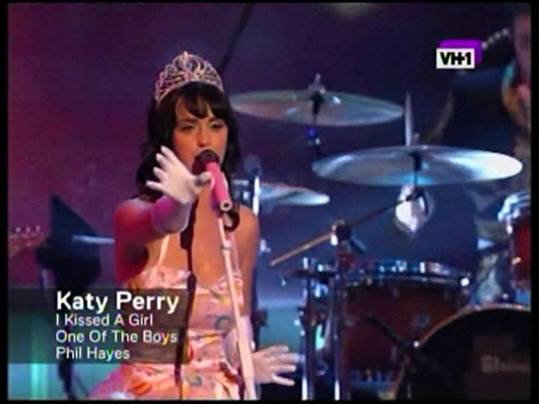 I Kissed A Girl (MTV VMA Latino 现场) [VH1]