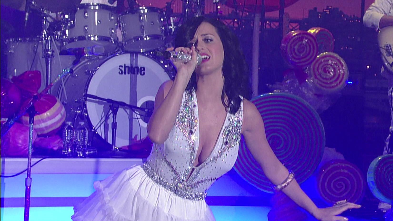 I Kissed A Girl (Live on Letterman)