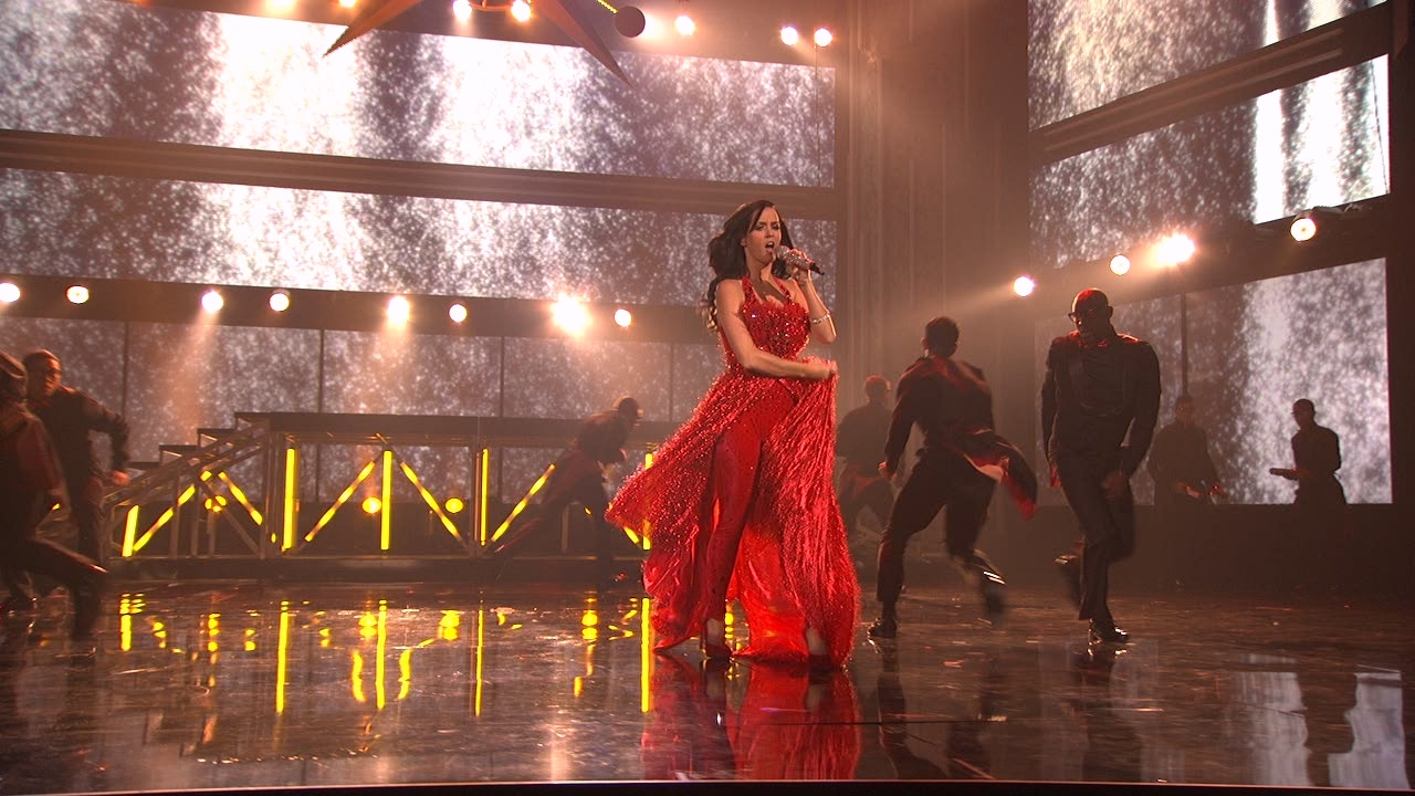 Firework (2010 American Music Awards 现场版)