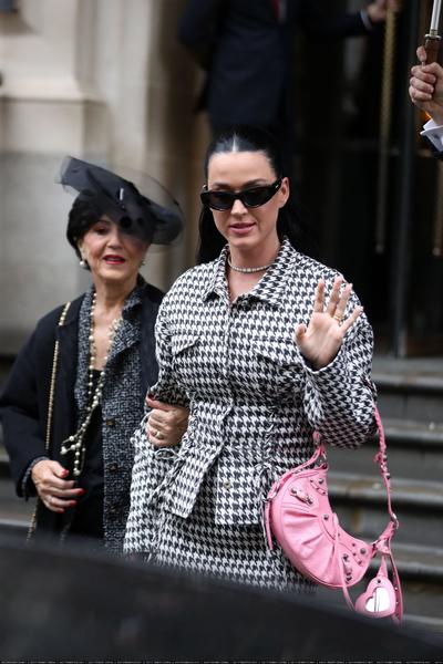 Katy Perry leaves her hotel with her mom