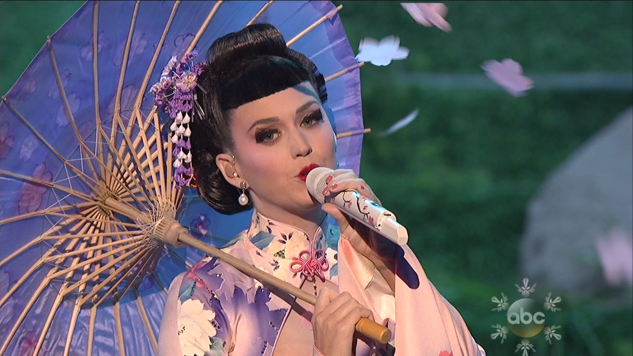 Unconditionally (2013 American Music Awards 全美音乐奖)