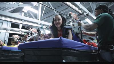 水果姐飞入弗里蒙特街登场！Katy Perry主题Viva Vision音乐灯光秀开幕