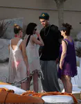 ​Katy Perry和Travis McCoy在墨西哥海滩度过圣诞