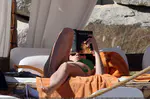 ​Katy Perry和Travis McCoy在墨西哥海滩度过圣诞