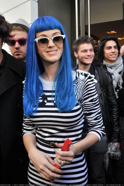 凯蒂佩芮法国巴黎的Colette:Chanel购物