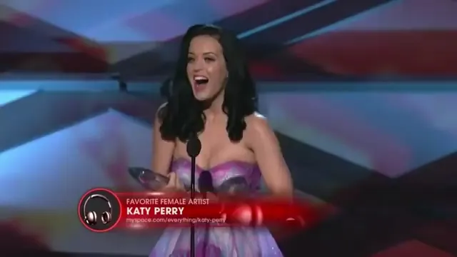 Katy Perry 获得“第37届人民选择奖”最受欢迎女歌手奖