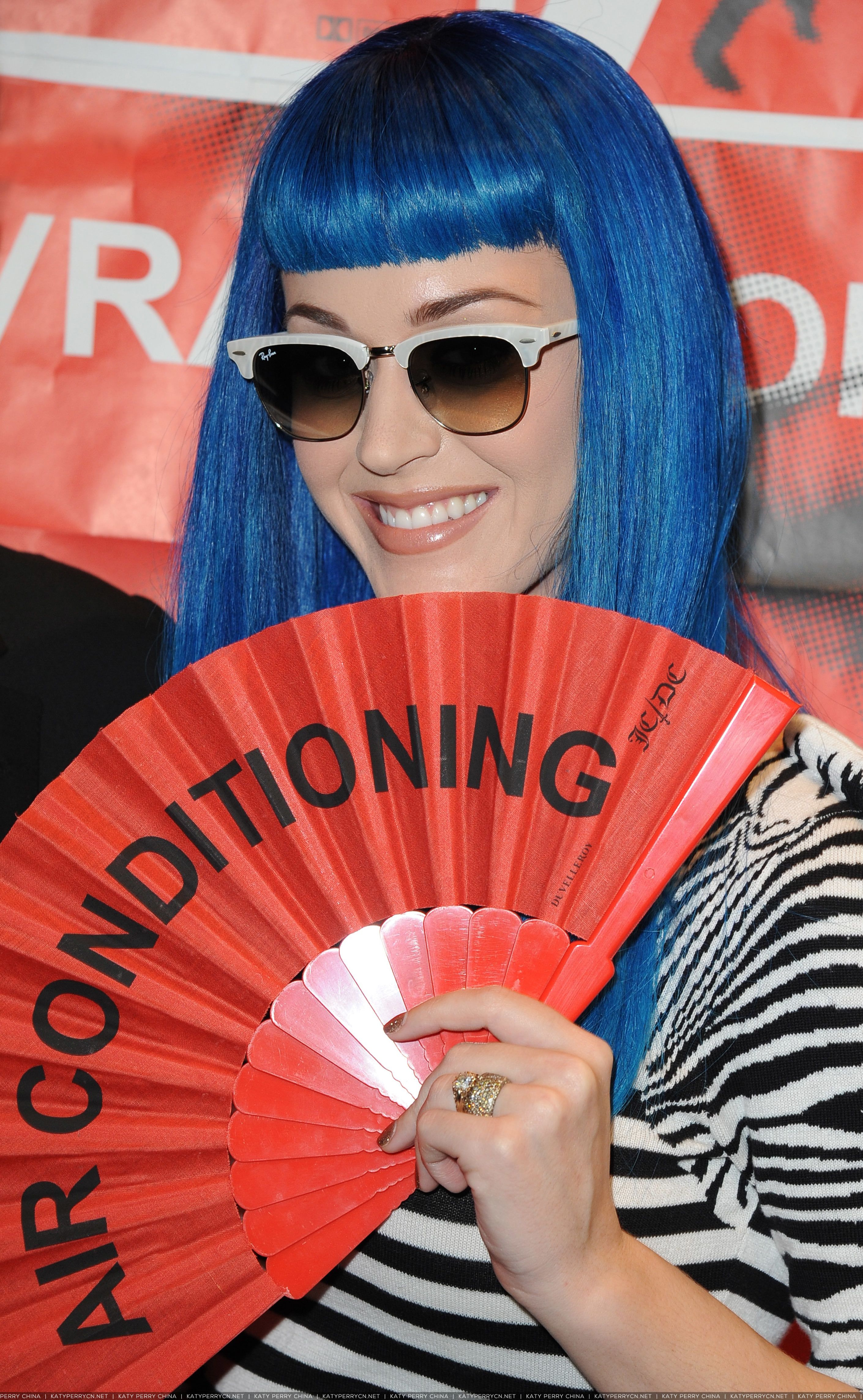 让·夏尔·德·卡斯泰尔巴雅克2011-2012秋冬成衣系列时装秀 - 后台（巴黎时装周）