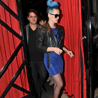 凯蒂佩芮和巴普提斯特·贾比考尼现身法国巴黎的蒙塔纳俱乐部