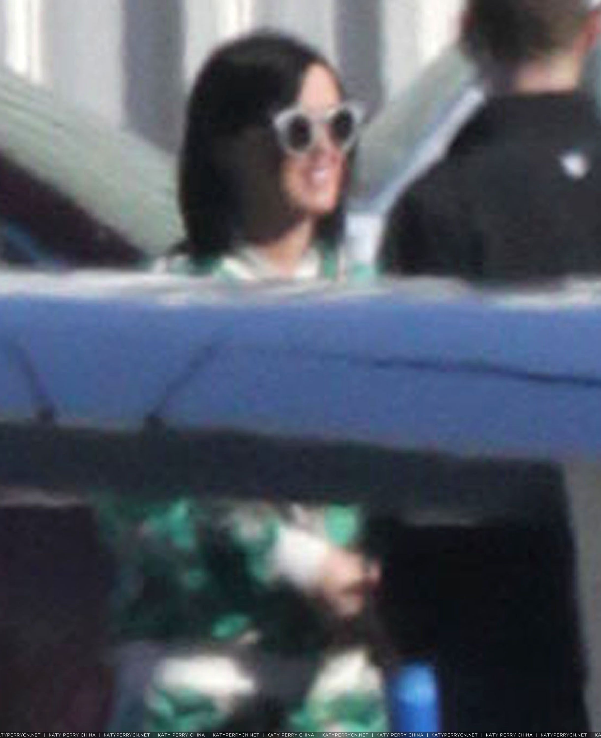 Katy Perry和John Mayer登上私人飞机