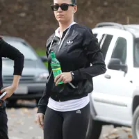 凯蒂佩芮与朋友们山上远足