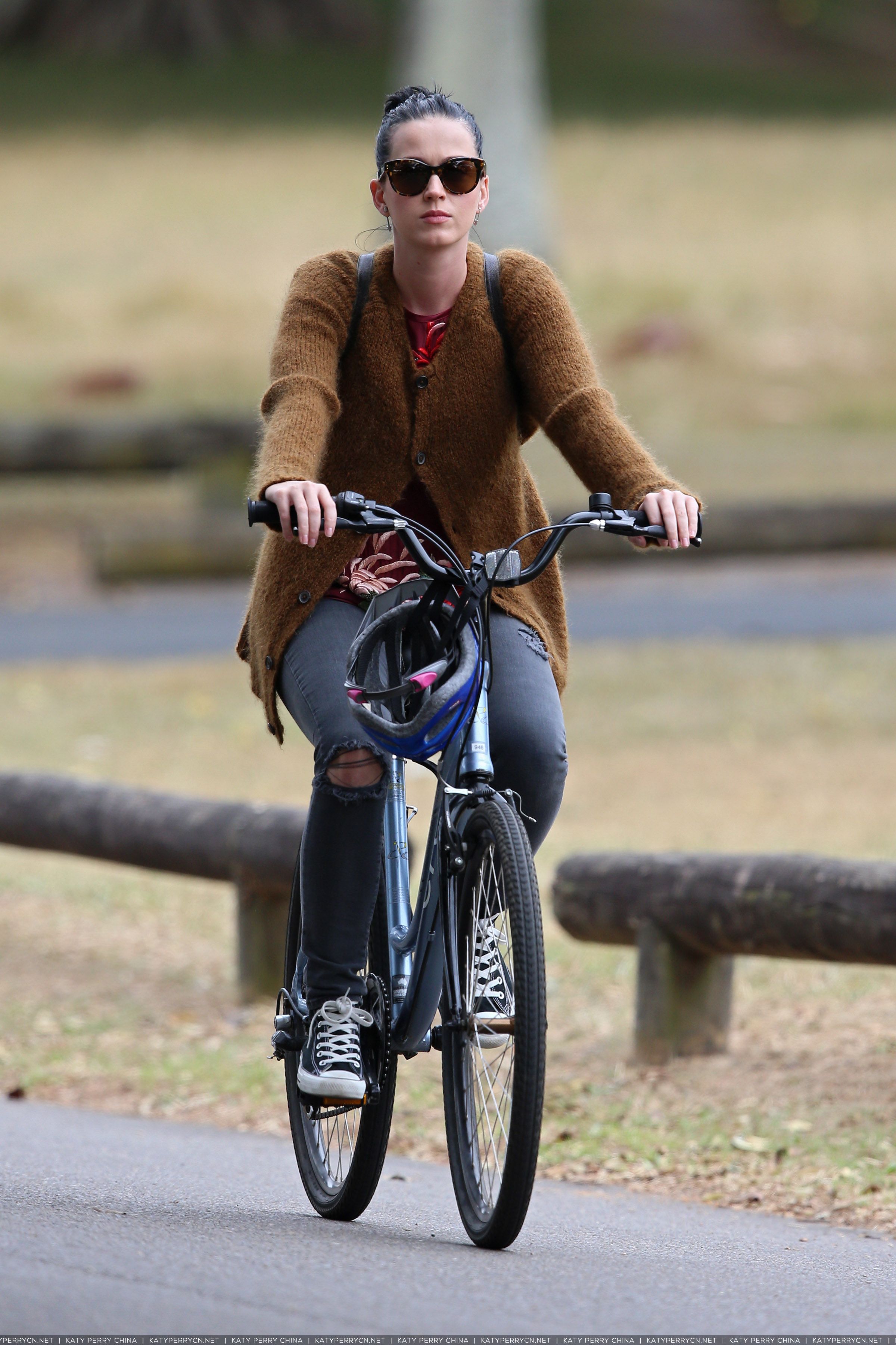 Katy Perry goes cycling in Sydney's picturesque Centennial Park