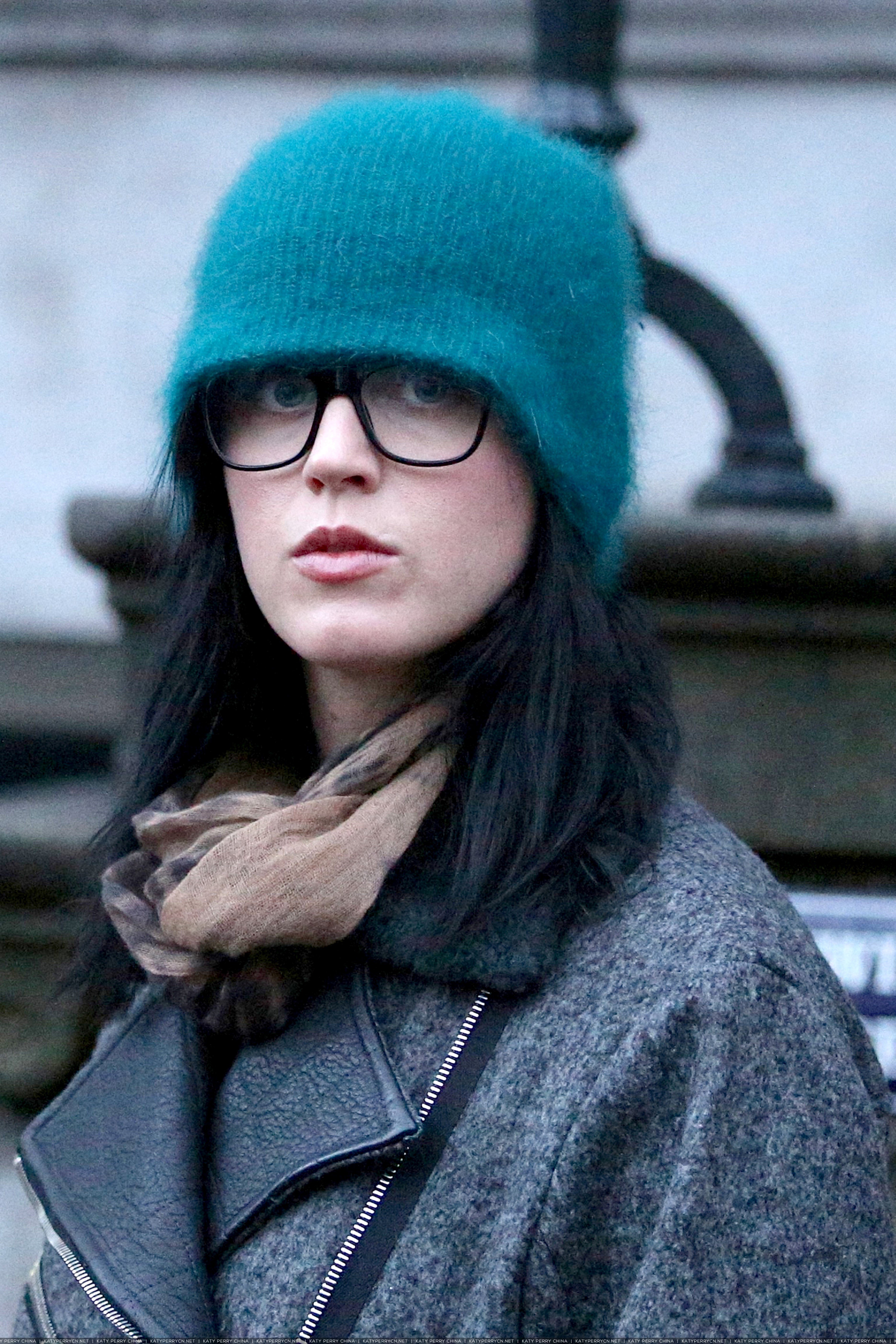 Katy Perry shopping in Amsterdam on a rainy day