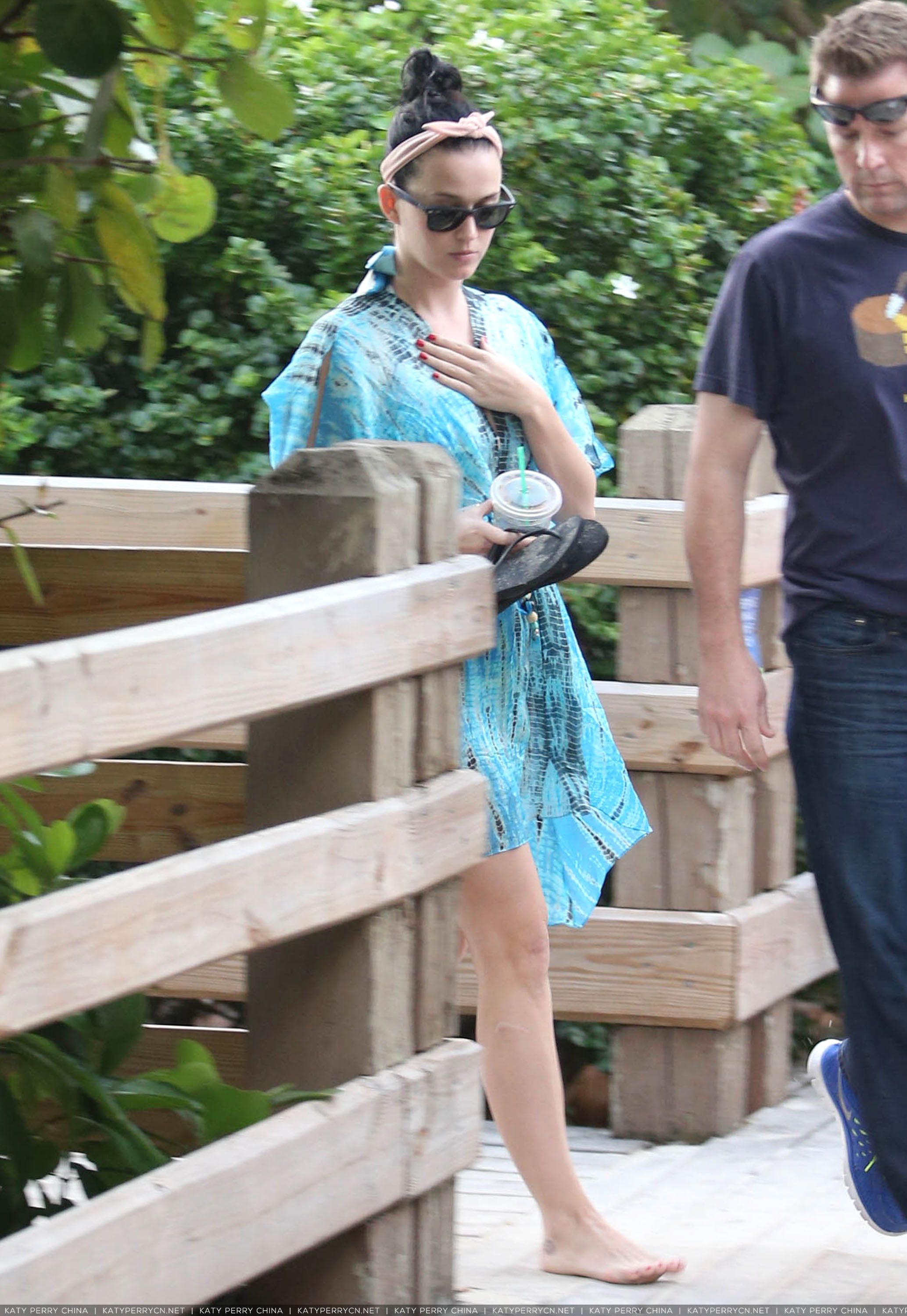 Katy Perry Relaxing On The Beach In Miami
