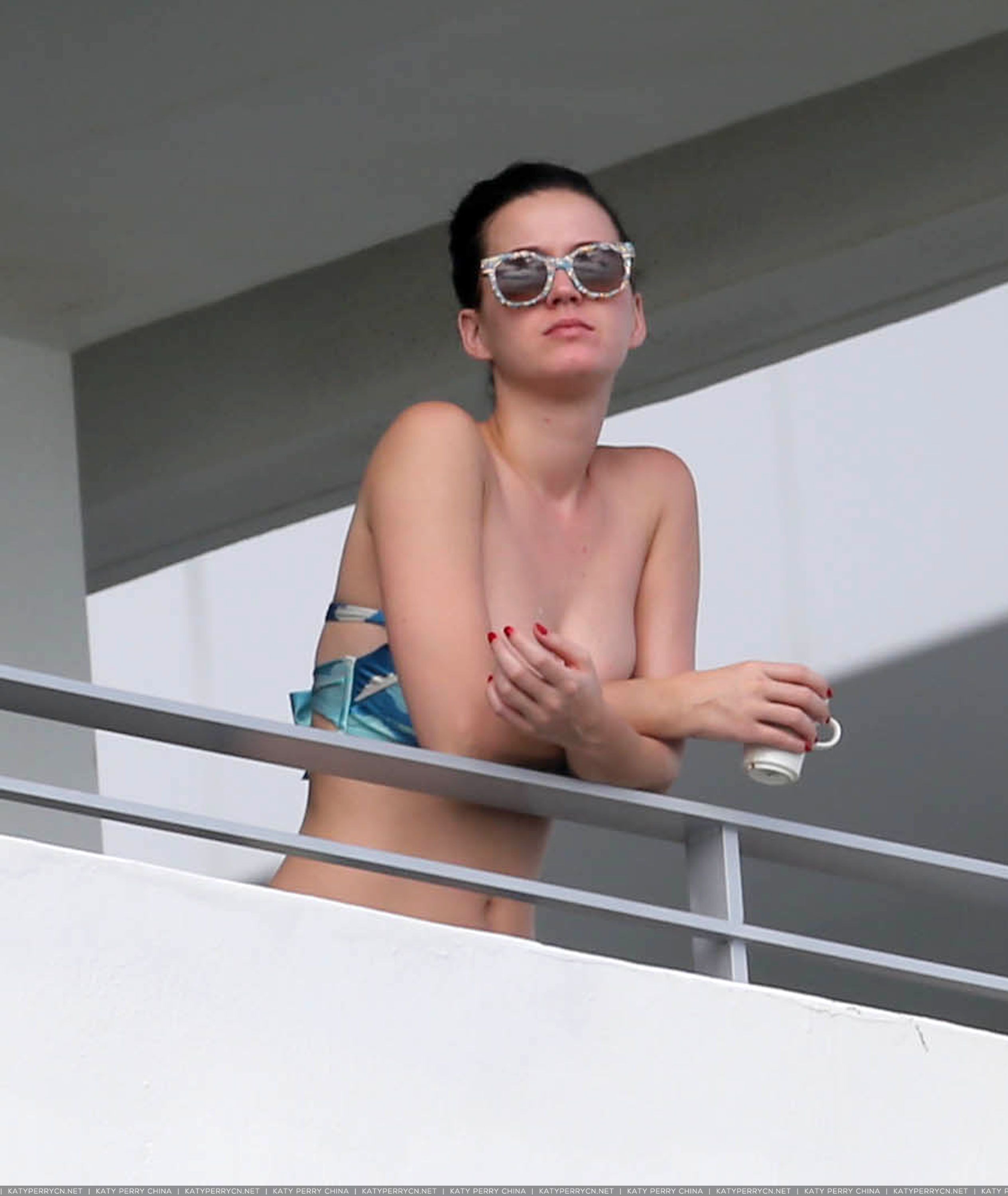Katy Perry Enjoys The View From Her Hotel Balcony