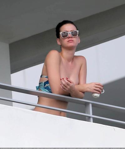 Katy Perry Enjoys The View From Her Hotel Balcony
