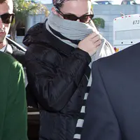 凯蒂佩芮从多伦多抵达洛杉矶国际机场