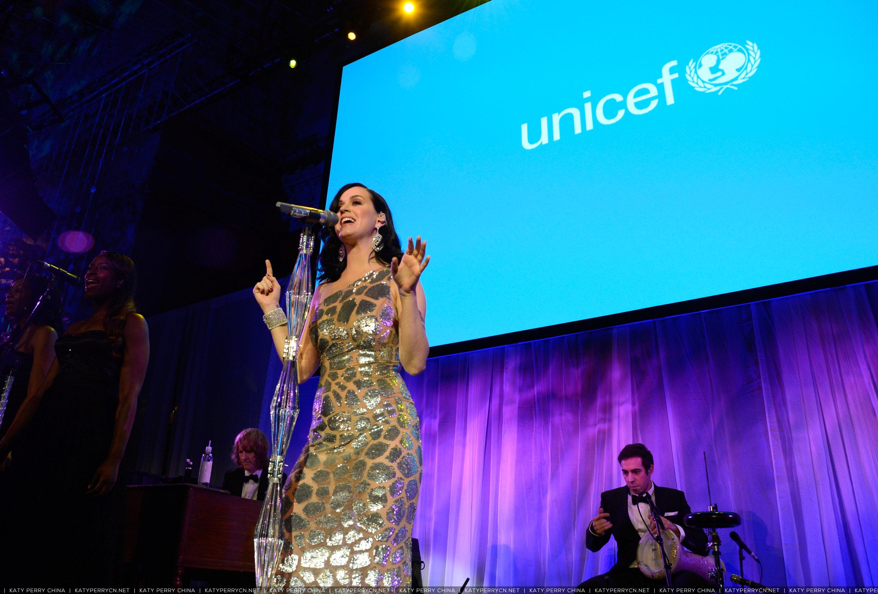 第九届联合国儿童基金会雪花舞会 - 演出