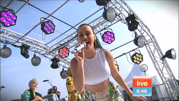 Mashup Medley: California Gurls + Teenage Dream (澳大利亚 Sunrise 现场版)