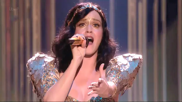 Unconditionally (The X Factor 现场版)