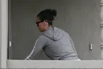 凯蒂佩芮前往办公室开会