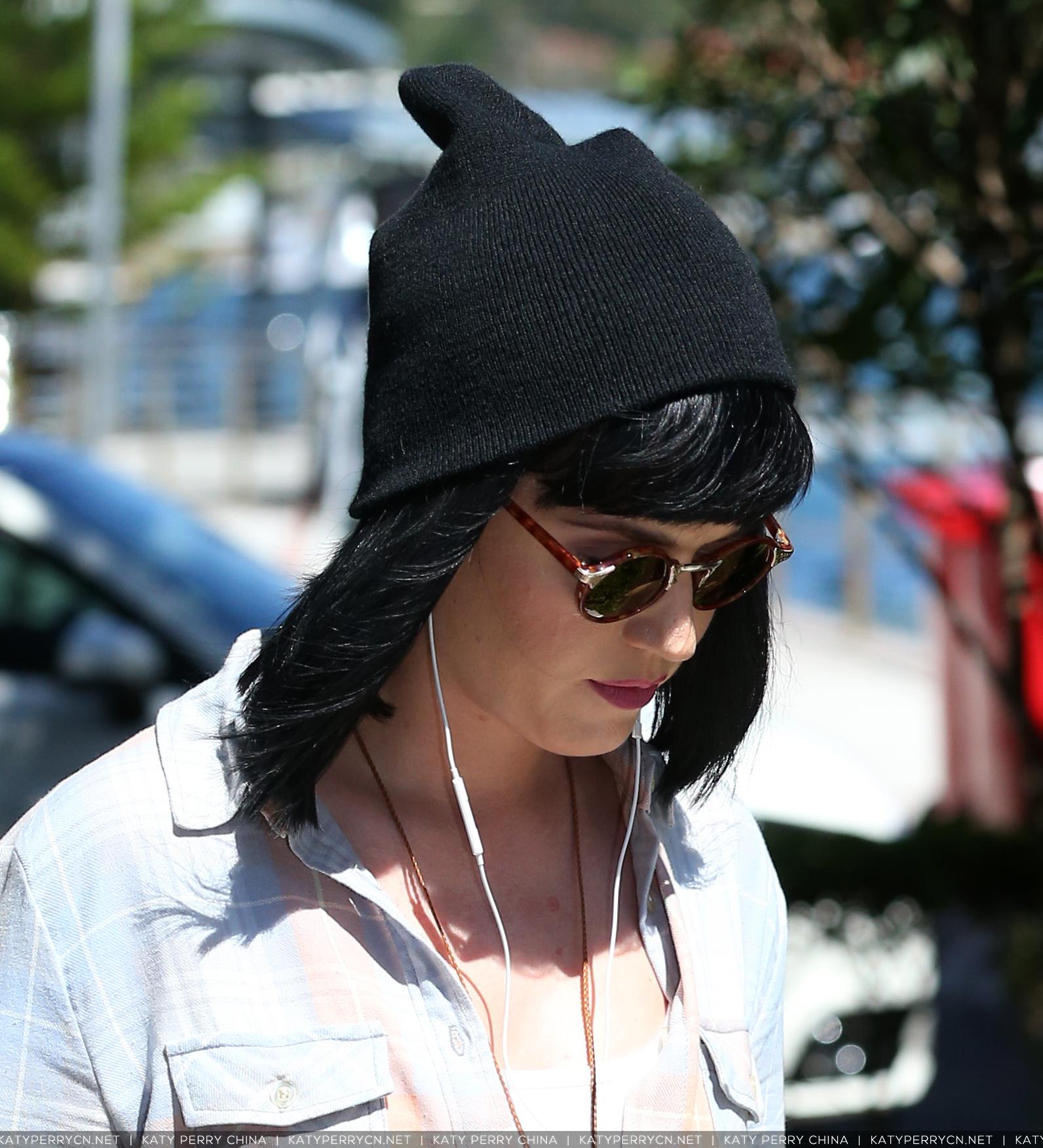 凯蒂佩芮在澳大利亚悉尼的卡塔利娜餐厅享用午餐