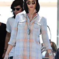 凯蒂佩芮离开澳大利亚悉尼的卡塔利娜