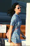 凯蒂佩芮和奥兰多布鲁姆在法国戛纳游艇度过美好时光
