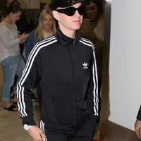 凯蒂佩芮抵达悉尼国际机场