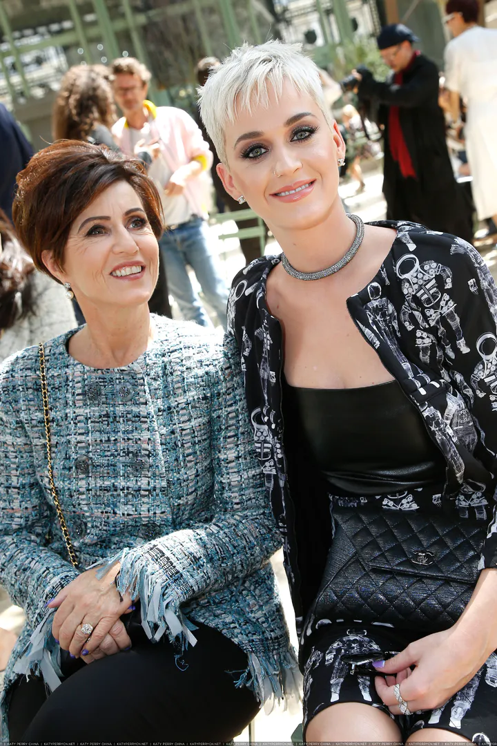 Chanel Haute Couture Fall/Winter 2017-2018 Show - Paris Fashion Week