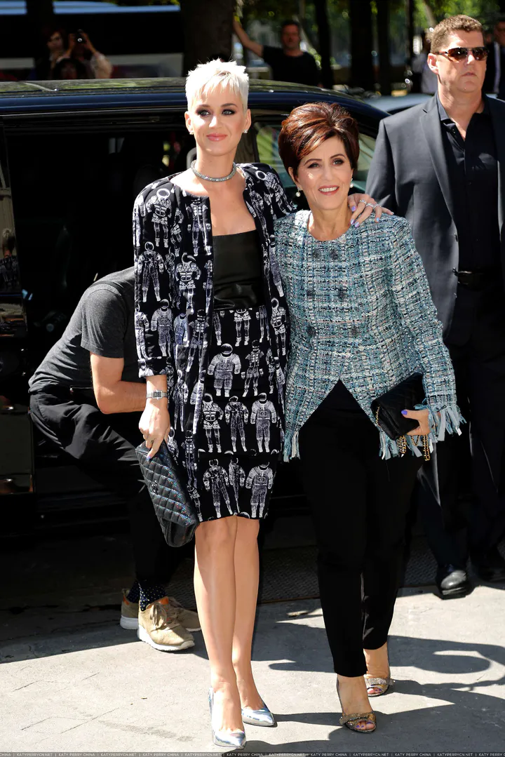 Chanel Haute Couture Fall/Winter 2017-2018 Show - Paris Fashion Week