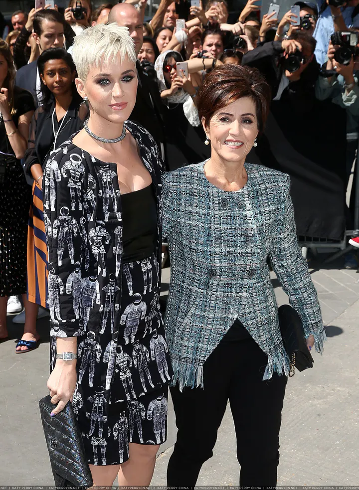 Chanel Haute Couture Fall/Winter 2017-2018 Show - Paris Fashion Week