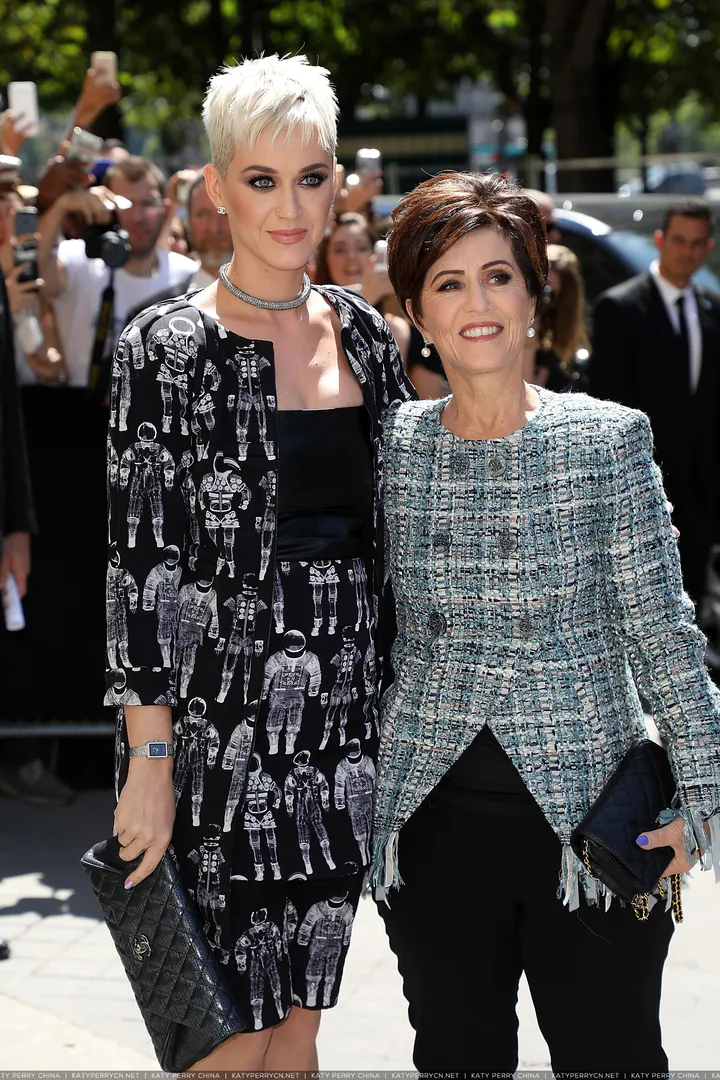 Chanel Haute Couture Fall/Winter 2017-2018 Show - Paris Fashion Week