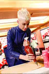 凯蒂佩芮访问法国NRJ电台
