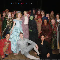 凯蒂佩芮观看百老汇音乐剧《魔法坏女巫》