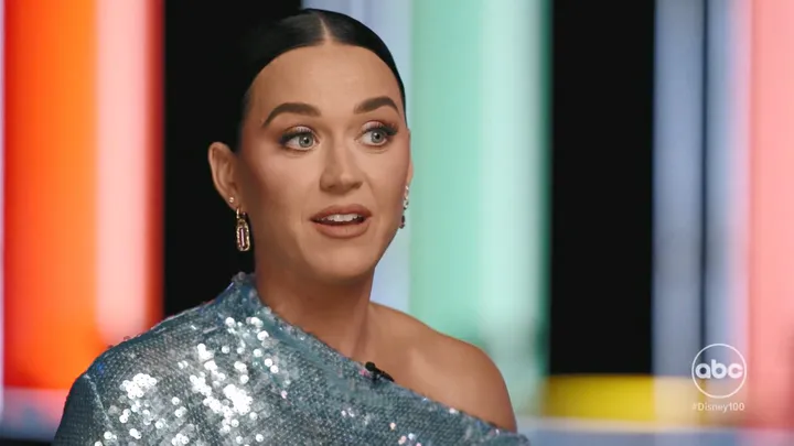 《迪士尼100年：充满梦想的一个世纪》：Katy Perry回忆和Orlando Bloom游玩上海迪士尼