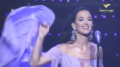 Unconditionally & Roar (2023越南VinFuture科技颁奖典礼 现场版)