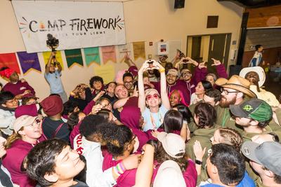 凯蒂佩芮将在第35届The Colleagues春季午餐会上因烟火基金会的努力而受到表彰