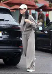 凯蒂·佩芮在蒙特西托带女儿逛街