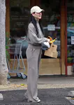 凯蒂·佩芮在蒙特西托带女儿逛街