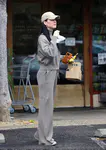凯蒂·佩芮在蒙特西托带女儿逛街