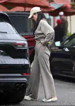 凯蒂·佩芮在蒙特西托带女儿逛街