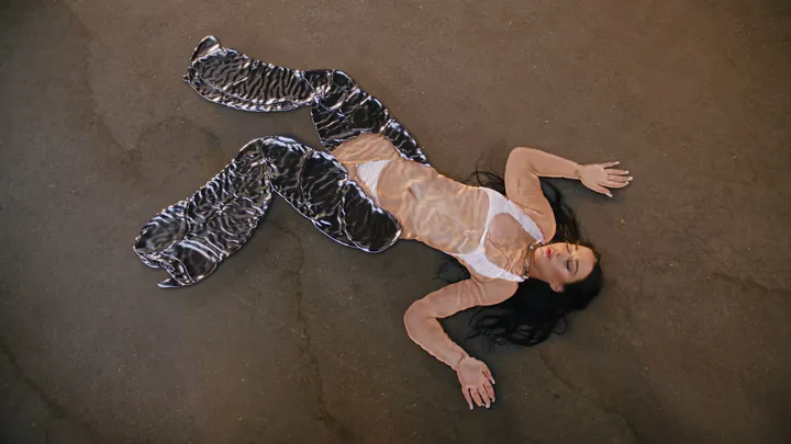 Woman’s World - 音乐录影带预告