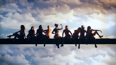 Woman’s World - 音乐录影带预告 #2