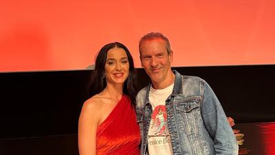 凯蒂·佩芮在《16/20》节目中表示：“这是一张我一直想做的专辑，非常Dance-Pop。” | RFM France